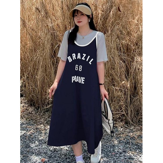 ◆大きいサイズのカジュアルセットアップの紹介 シンプルなＴシャツと肩紐ワンピースのセットアップ。 Ｔシャツはビスコース素材のさらっとしたショート丈。 ワンピースはコントラストカラーの縁取りと肩紐でロゴ