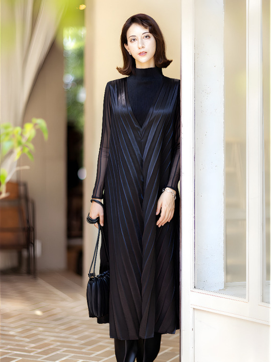 Vネック アコーディオンプリーツ サテンドレス【L・2L・3L・4L・5L】31号まで対応