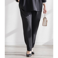 タックテーパードパンツ