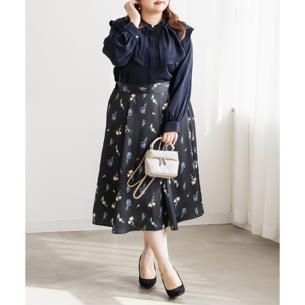 花柄サテンフレアスカート3