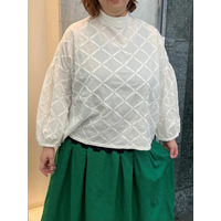 綿ローン矢羽柄刺繍ブラウス