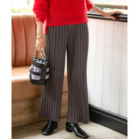 フェイクスウェードプリーツパンツ（ゆったりヒップ） 大きいサイズ