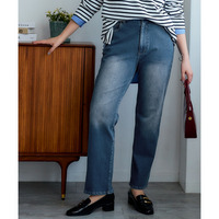 よく伸びるストレートデニムパンツ（ゆったりヒップ） 大きいサイズ