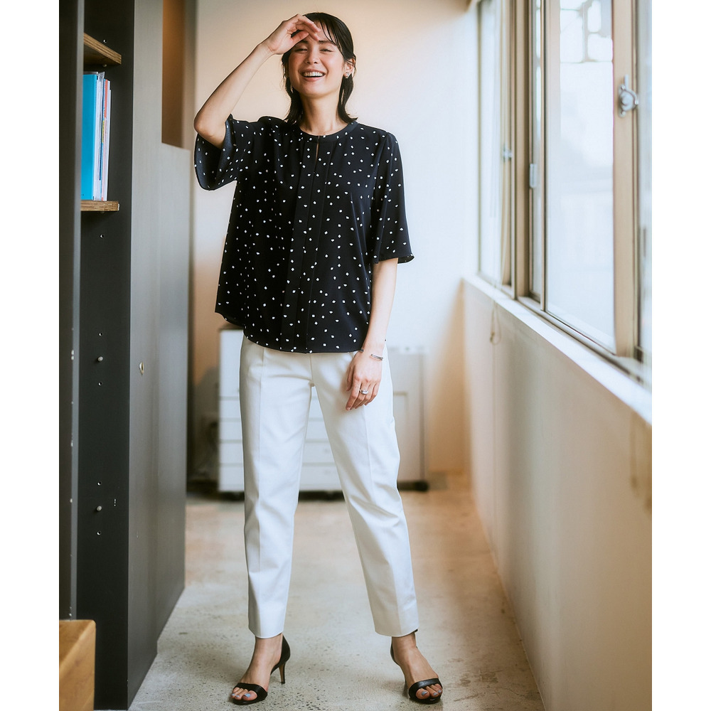 ストレッチパウダーサテンキーネックフレア袖ブラウス(しわになりにくい・速乾・洗濯機OK・UVカット) 大きいサイズ17