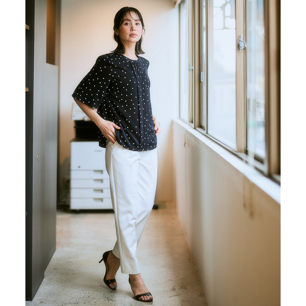 ストレッチパウダーサテンキーネックフレア袖ブラウス(しわになりにくい・速乾・洗濯機OK・UVカット) 大きいサイズ19