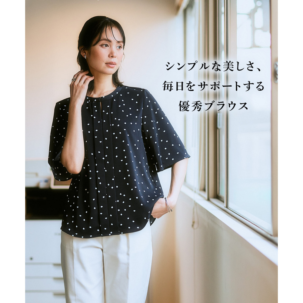 ストレッチパウダーサテンキーネックフレア袖ブラウス(しわになりにくい・速乾・洗濯機OK・UVカット) 大きいサイズ2