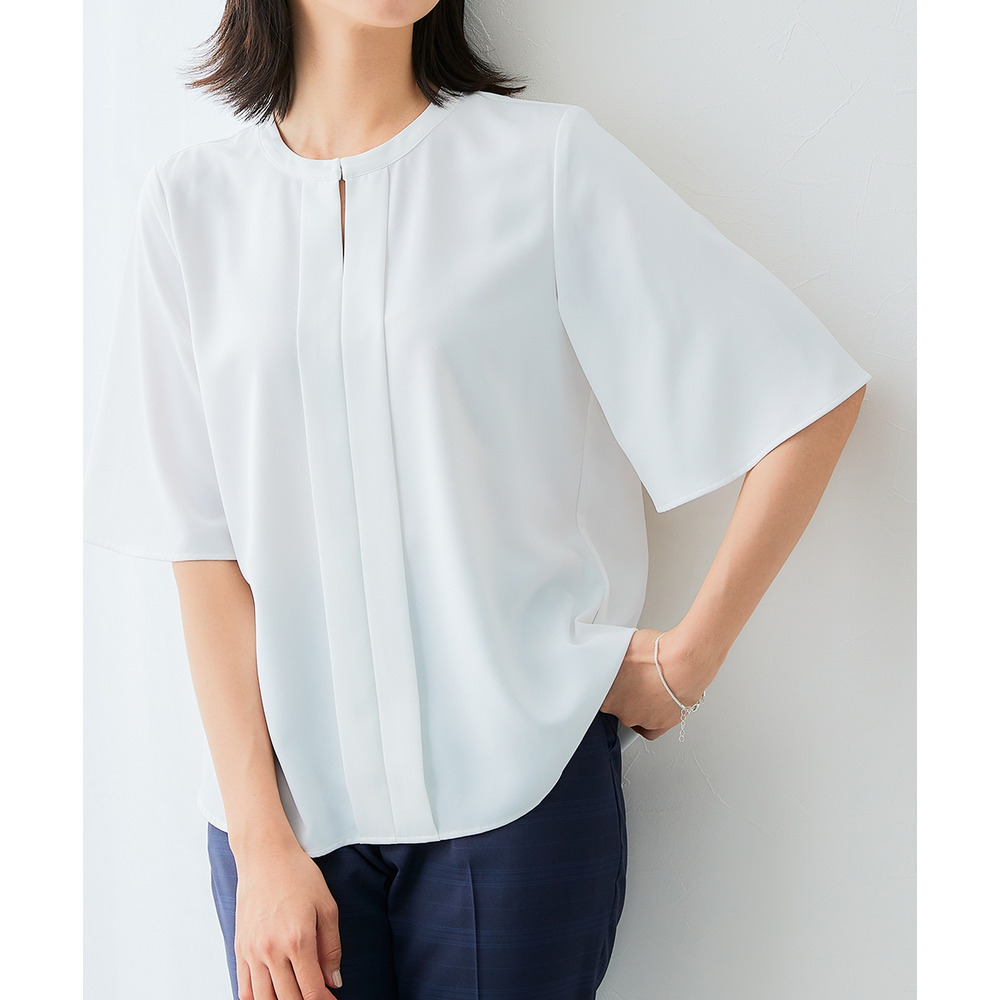 ストレッチパウダーサテンキーネックフレア袖ブラウス(しわになりにくい・速乾・洗濯機OK・UVカット) 大きいサイズ26