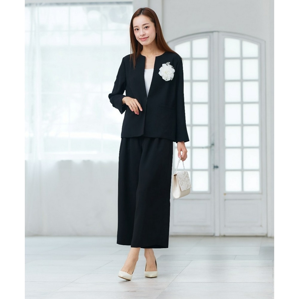 【喪服・礼服】<夏対応>胸当て付ノーカラージャケット+ワイドパンツスーツ 大きいサイズ26