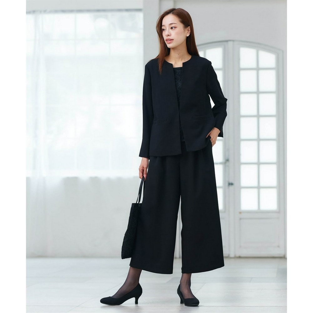 【喪服・礼服】<夏対応>胸当て付ノーカラージャケット+ワイドパンツスーツ 大きいサイズ1
