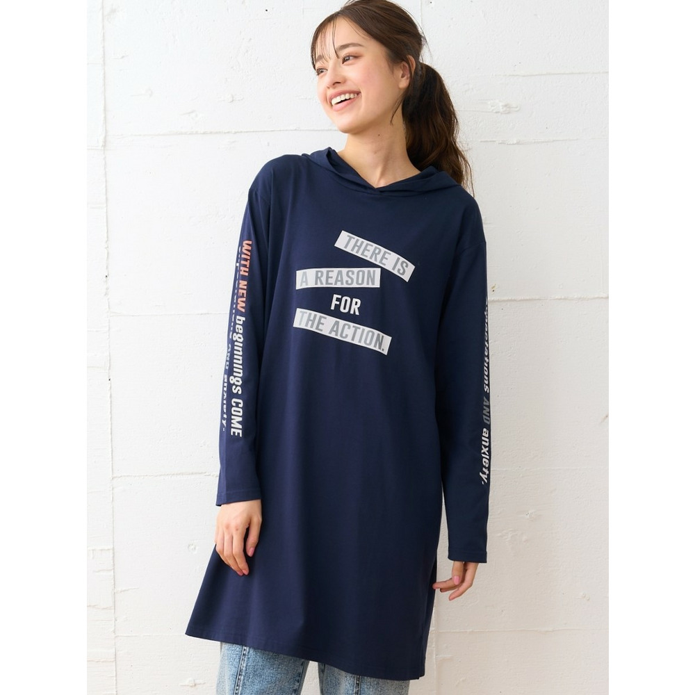 大きいサイズ　綿100％で肌触りが気持ち良い選べるゆるシルエットプリントロング丈Tシャツ ネイビー(スクエアロゴ) 1