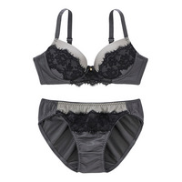 フィオナノンワイヤーブラジャーショーツセット