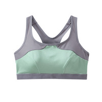 胸の揺れを軽減するスポーツブラジャー