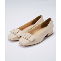 【ゆったり幅広】リボンパーツデザインスクエアトゥパンプス（ワイズ４E）