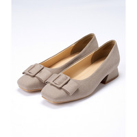 【ゆったり幅広】リボンパーツデザインスクエアトゥパンプス（ワイズ４E）