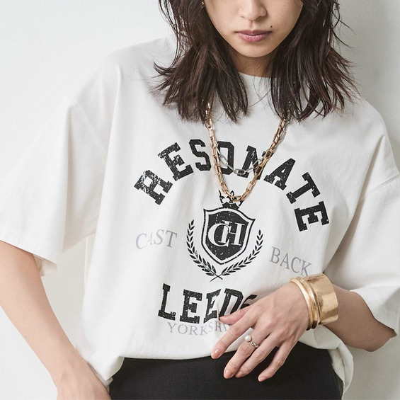着回し力◎ロゴプリントTシャツ ■デザイン 製品でピグメント染を施し古着風のヴィンテージ感たっぷりに仕上げたルーズシルエットTシャツ。 リラックスしたシルエットで、動きやすさと快適さを兼ね備えています