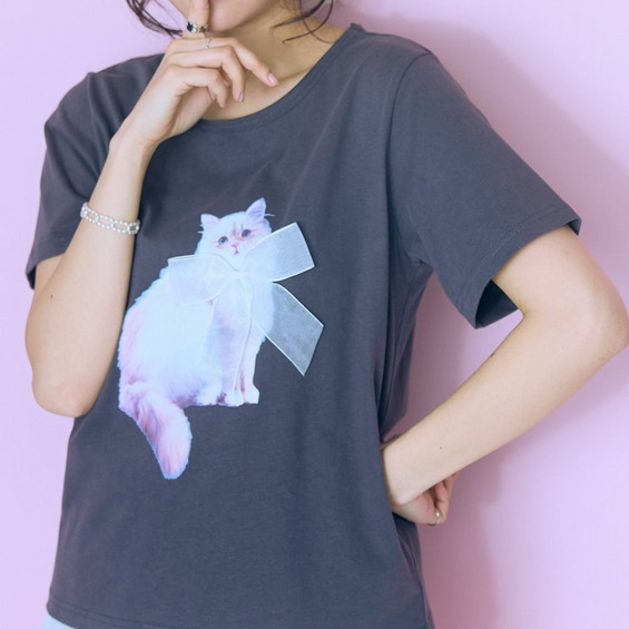 綿100%キャットプリントリボン付Tシャツ 大きいサイズ marun【アリノマ/Alinoma】 綿100%キャットプリントリボン付Tシャツ 大きいサイズ marun【アリノマ/Alinoma】