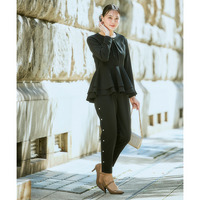 【入学式・卒業式・フォーマル】カットジョーゼットペプラムブラウス+パール調ボタンデザインテーパードパンツセットアップ 大きいサイズ　Callarus