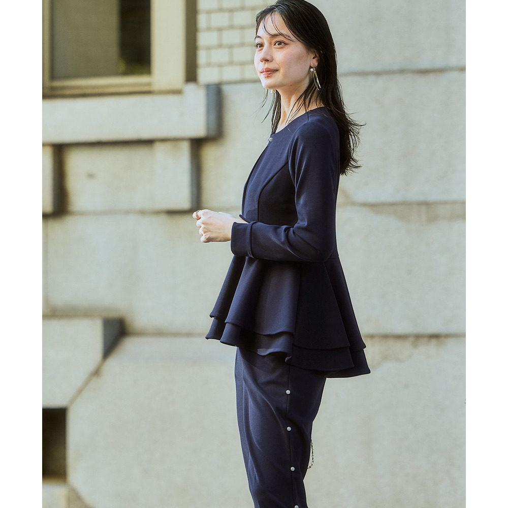 【入学式・卒業式・フォーマル】カットジョーゼットペプラムブラウス+パール調ボタンデザインテーパードパンツセットアップ 大きいサイズ Callarus11