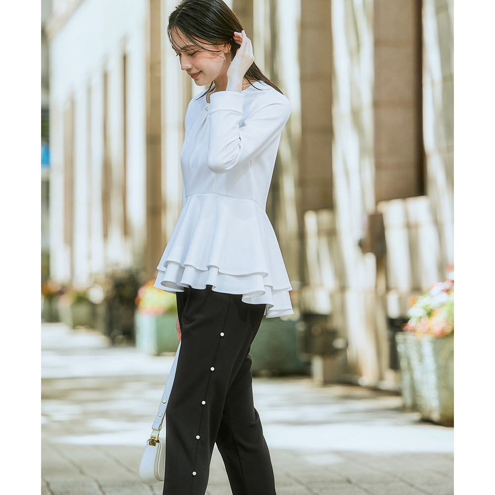 【入学式・卒業式・フォーマル】カットジョーゼットペプラムブラウス+パール調ボタンデザインテーパードパンツセットアップ 大きいサイズ Callarus4