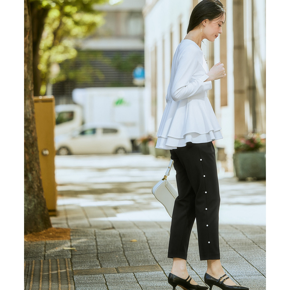【入学式・卒業式・フォーマル】カットジョーゼットペプラムブラウス+パール調ボタンデザインテーパードパンツセットアップ 大きいサイズ Callarus7