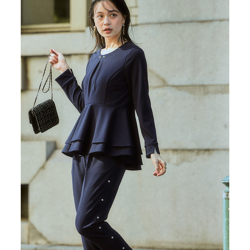 【入学式・卒業式・フォーマル】カットジョーゼットペプラムブラウス+パール調ボタンデザインテーパードパンツセットアップ 大きいサイズ Callarus9