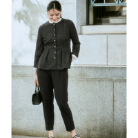 【入学式・卒業式・フォーマル】取り外せるフリル襟付カットツイードペプラムブラウス＋ジャージーテーパードパンツセット 大きいサイズ　Callarus