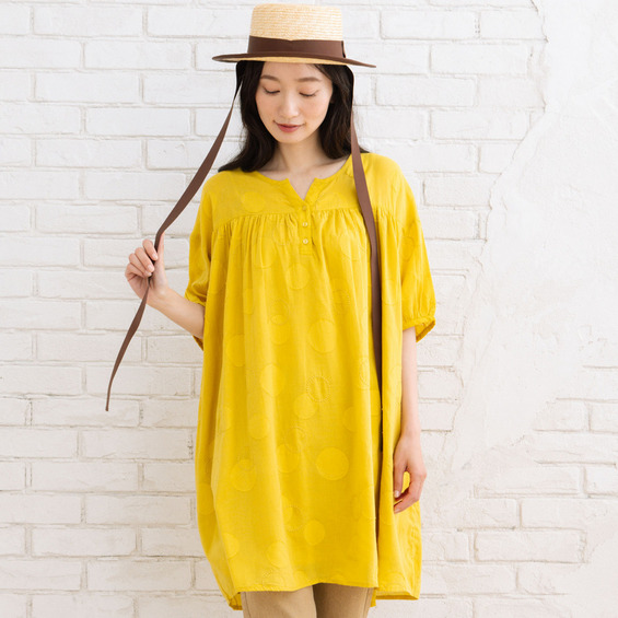【sab street my standard】(サブストリートマイスタンダード) 繊細な刺繍が目を惹く、大人のリラックスチュニック。 上質なインドコットンを贅沢に使用したドットジャガード生地は、さら