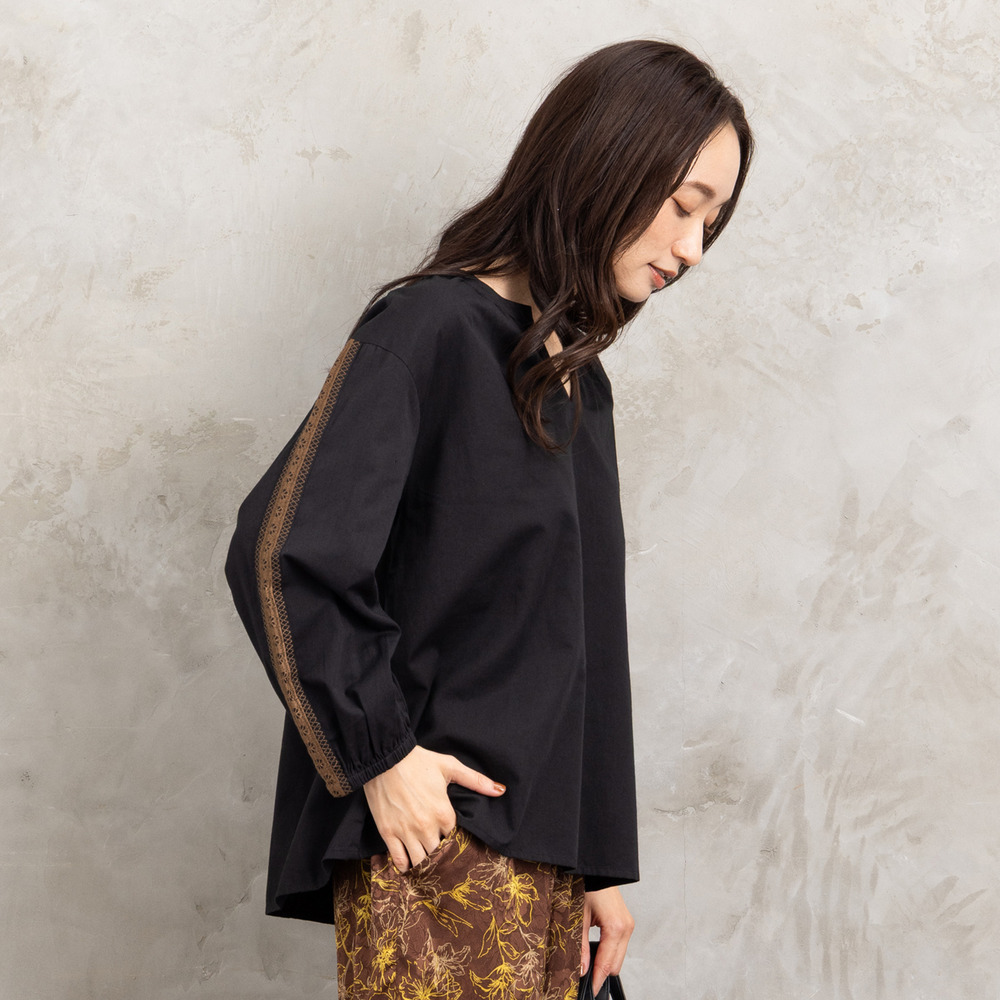 21号(6L~) INDESIGN チロリアンテープエンブロイダリーブラウス1