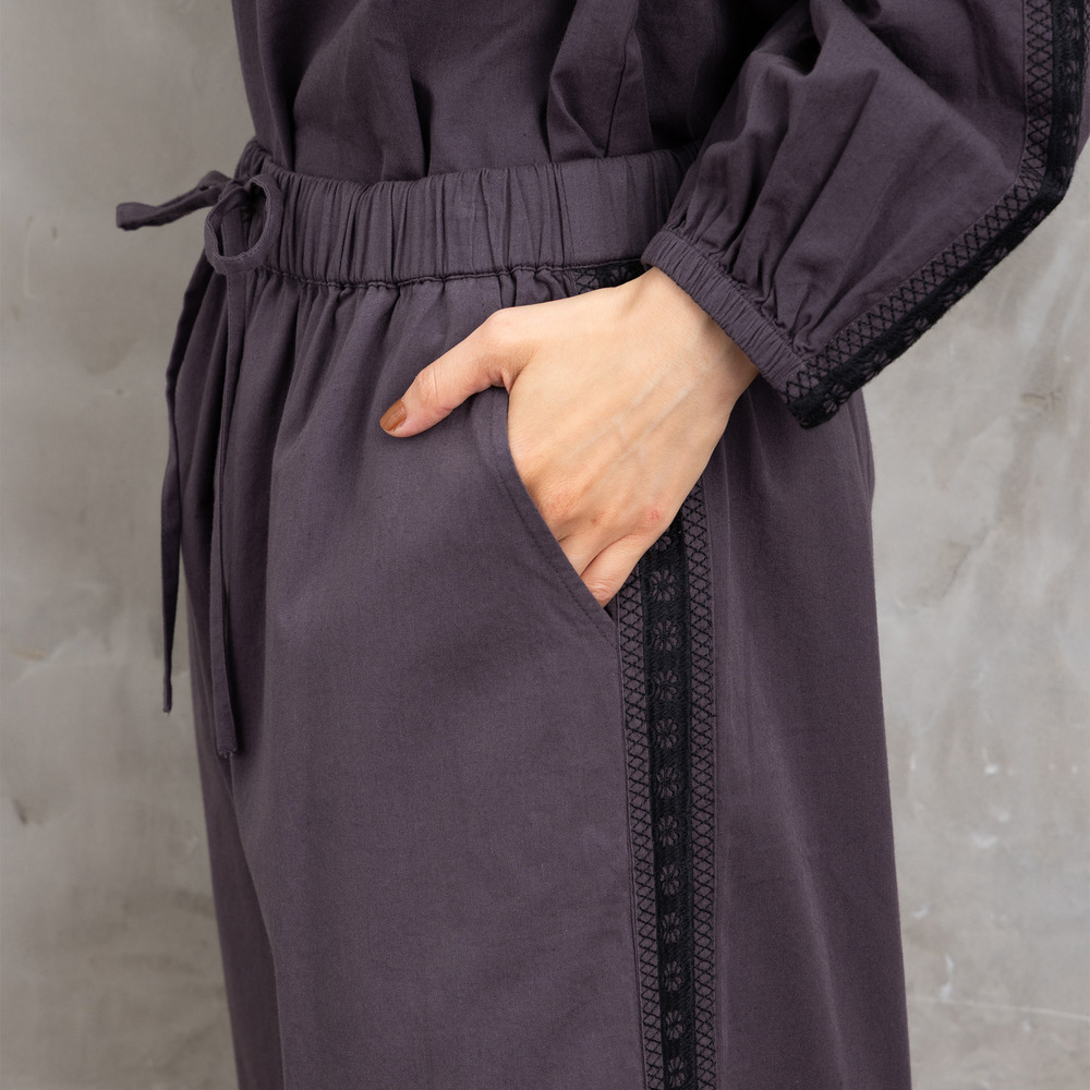 21号(6L~) INDESIGN チロリアンテープエンブロイダリーラインパンツ18