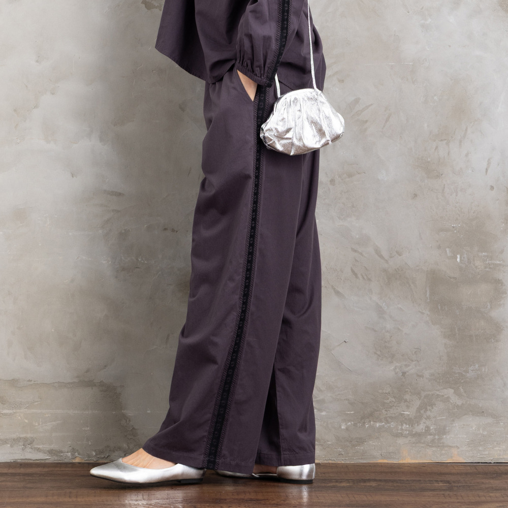 21号(6L~) INDESIGN チロリアンテープエンブロイダリーラインパンツ1