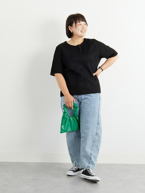 縦リブで着痩せる Uネック カットソーコーデ