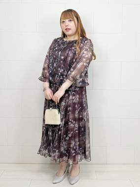 ぽっちゃり女子の秋カラー「レッド系」残暑コーデ