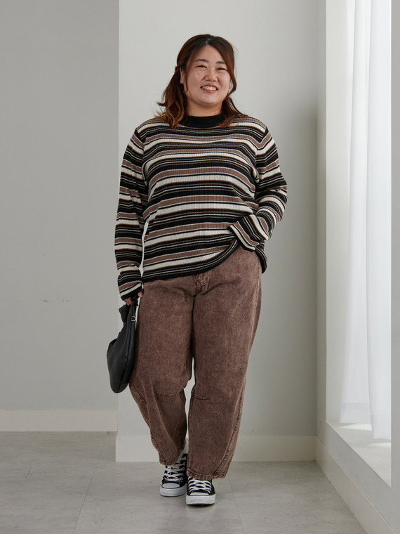 Ｔシャツ感覚で使えるモックネックニットコーデ