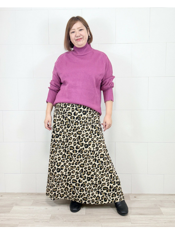 1点投入で旬顔に!レオパードスカートコーデ