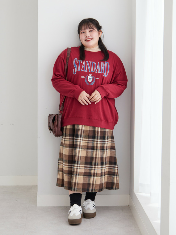 ゆるシルエット×フレアスカートのガーリーカジュアルコーデ