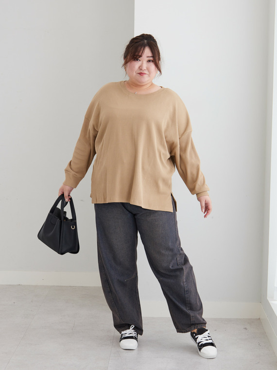 ゆったりプルオーバーコーデ