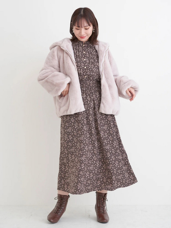 花柄ワンピースのフェミニンデイリーコーデ