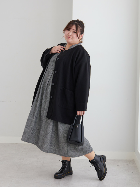 ブラックジャケット×グレンチェックワンピースの大人トラッドコーデ