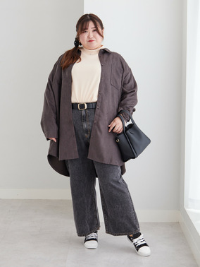 アイボリー×チャコール×ブラックで作るシックなレイヤードスタイル