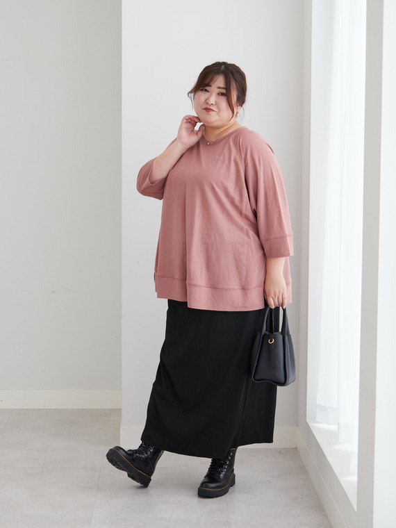 ドルマントップス×タイトスカートのシンプルコーデ