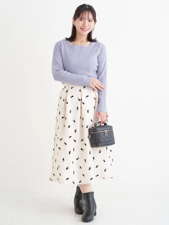 大人フェミニンな休日スカートコーデ