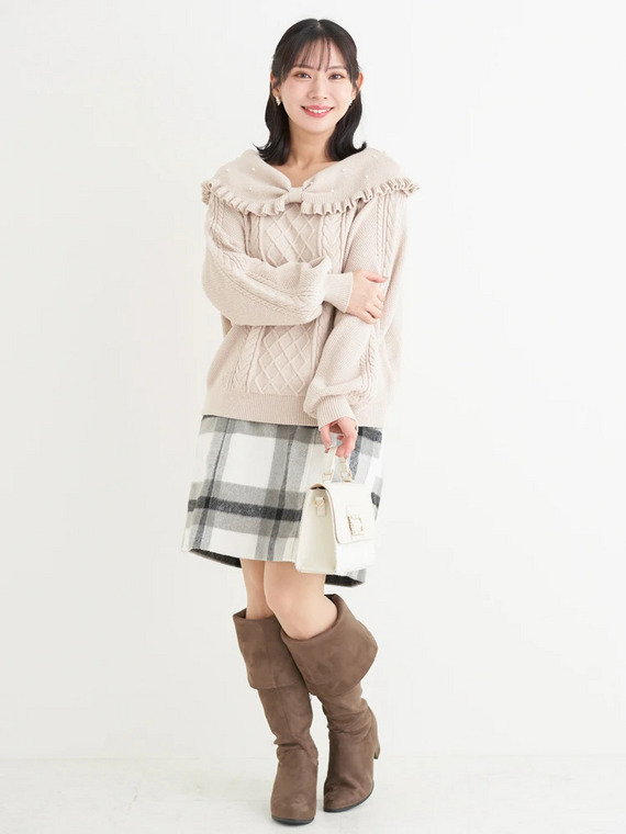 甘めが可愛いオフショルニットの冬デートコーデ