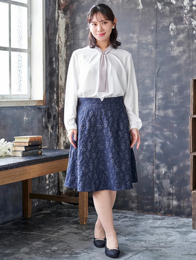 大人フェミニンな春オフィスコーデ