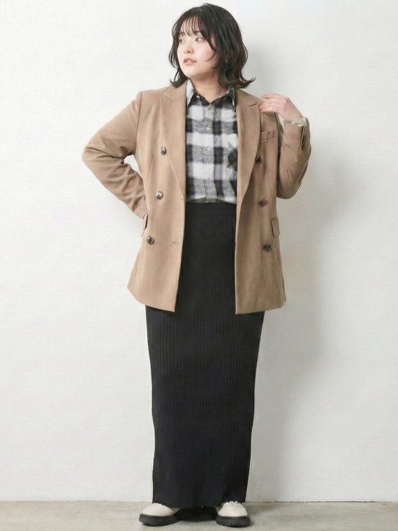 テーラードジャケットコーデ