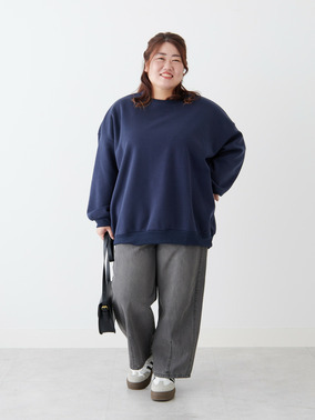 ロゴトレーナーコーデ