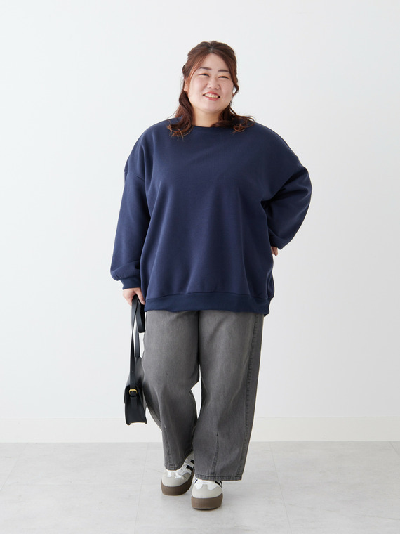 ロゴトレーナーコーデ