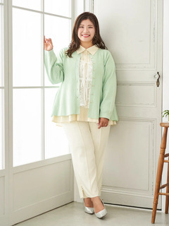 爽やかカラーで作る大人フェミニンなきれいめレイヤードコーデ