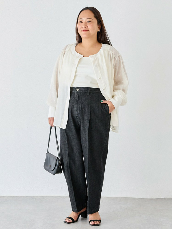 タックテーパードデニムコーデ