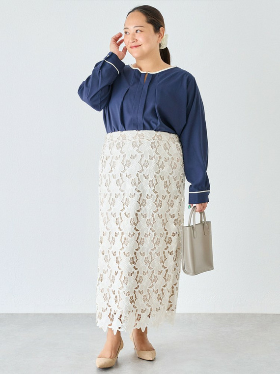 刺繍レースナロースカートコーデ