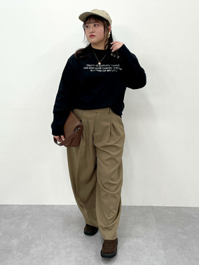 ロゴプリントTシャツコーデ